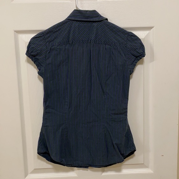 American Eagle fitted button down size 0 - Picture 4 of 5